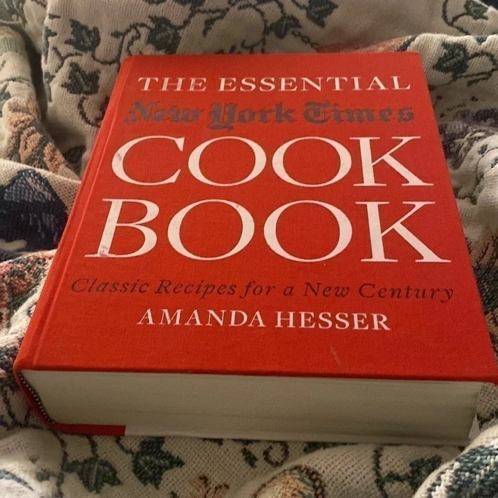 THE ESSENTIAL NEW YORK TIMES COOK BOOK BY AMANDA HESSER